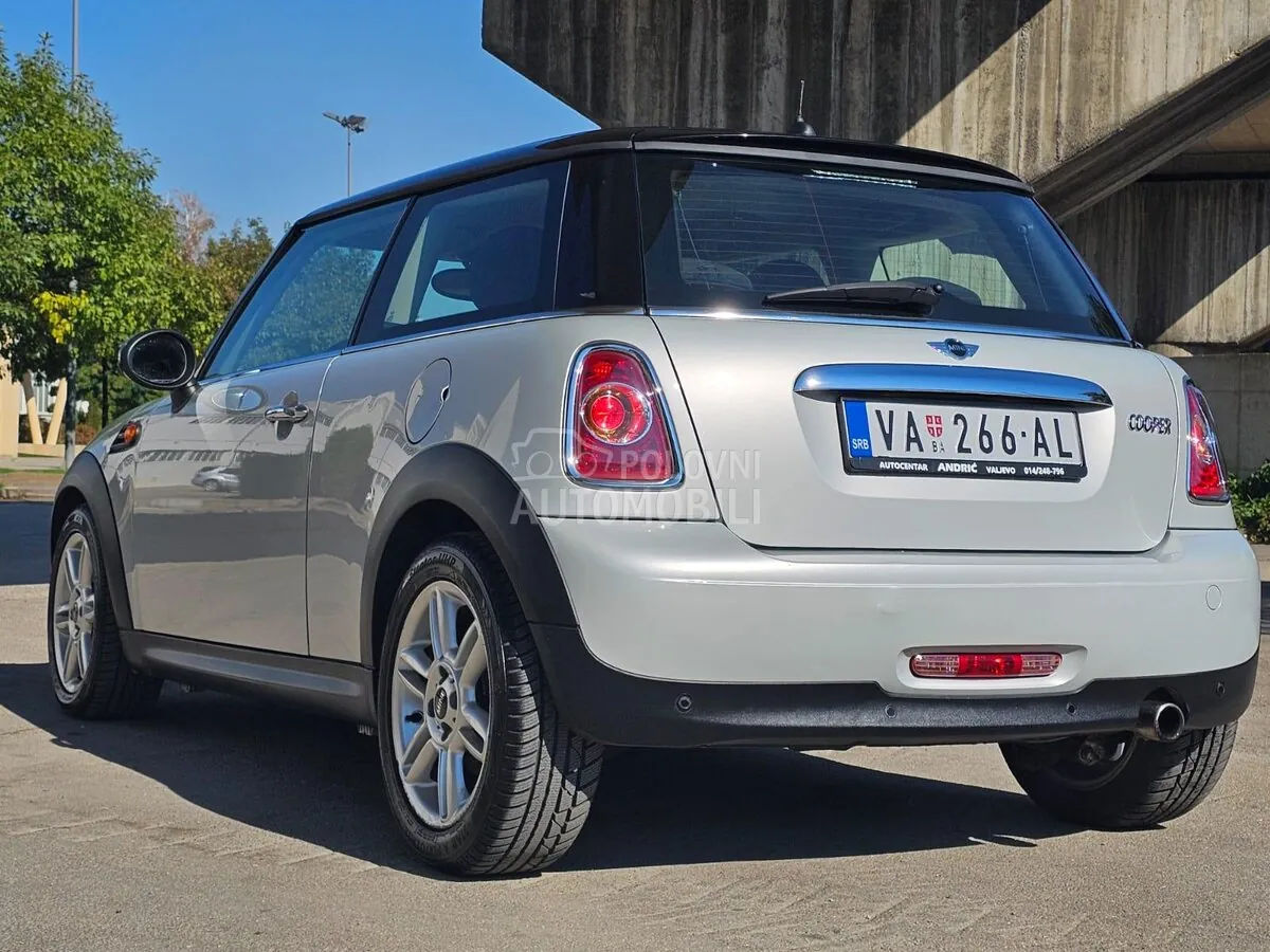 Mini Cooper 2011 photo 2