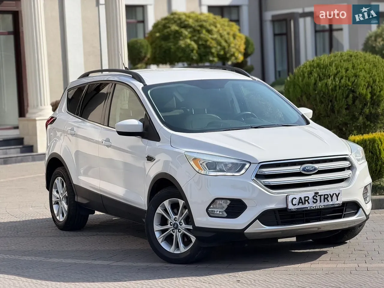 Ford Escape 2019 photo 2