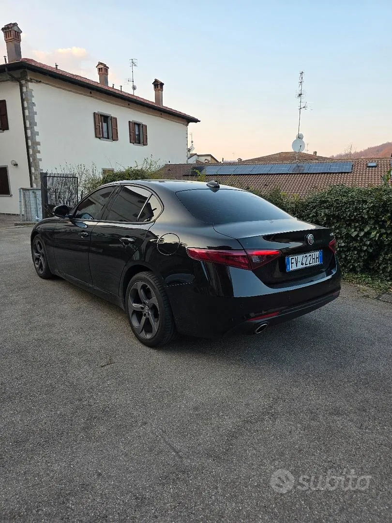 Alfa Romeo Giulia 2019 photo 2