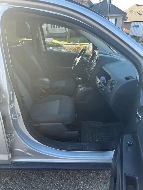 Jeep Compass 2010 photo 2