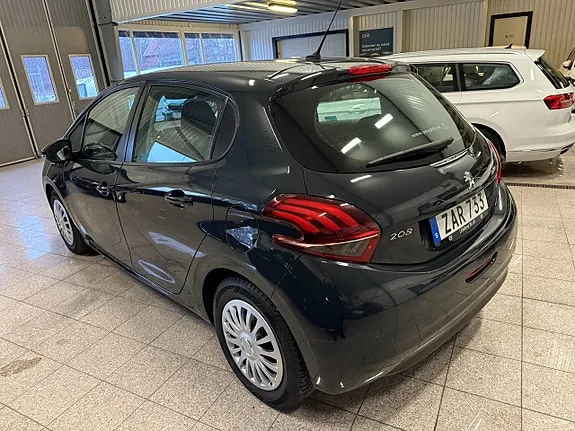 Peugeot 208 2018 photo 3