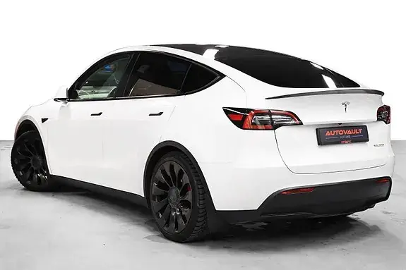 Tesla Model Y 2023 photo 4