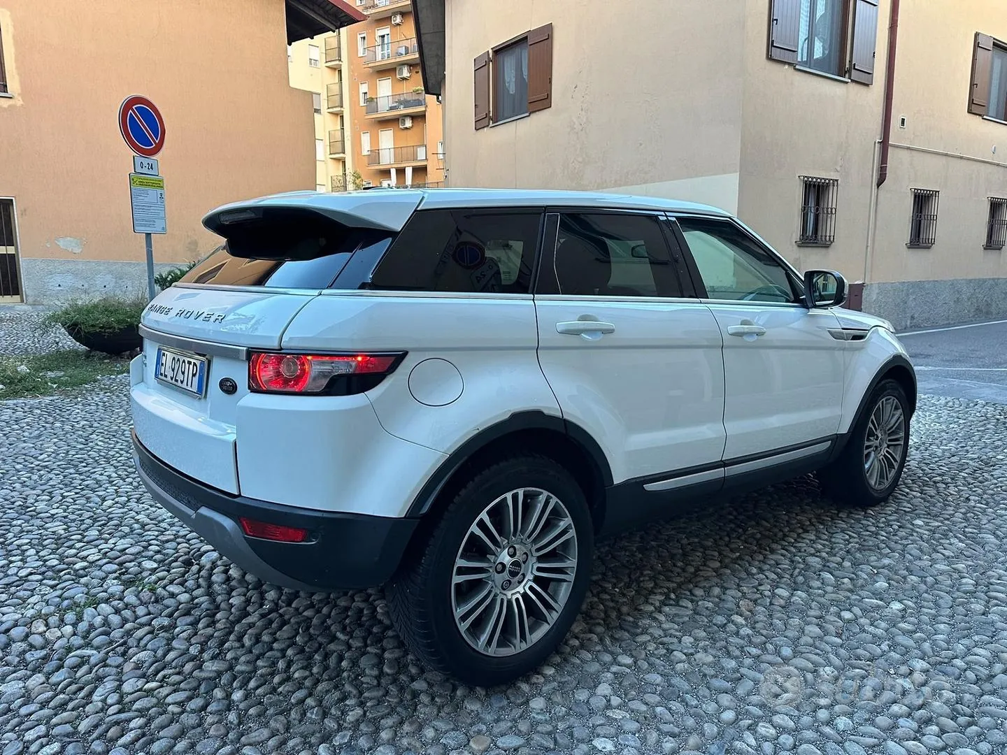 Land Rover Range Rover Evoque 2012 photo 2