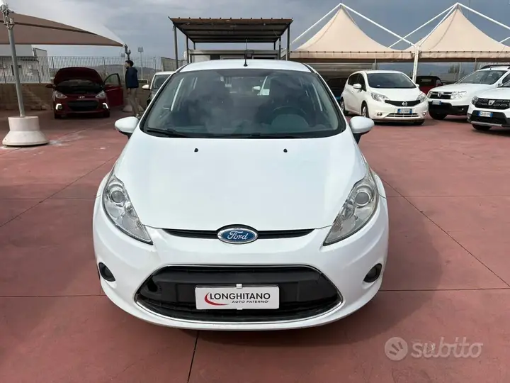 Ford Fiesta 2010 photo 2