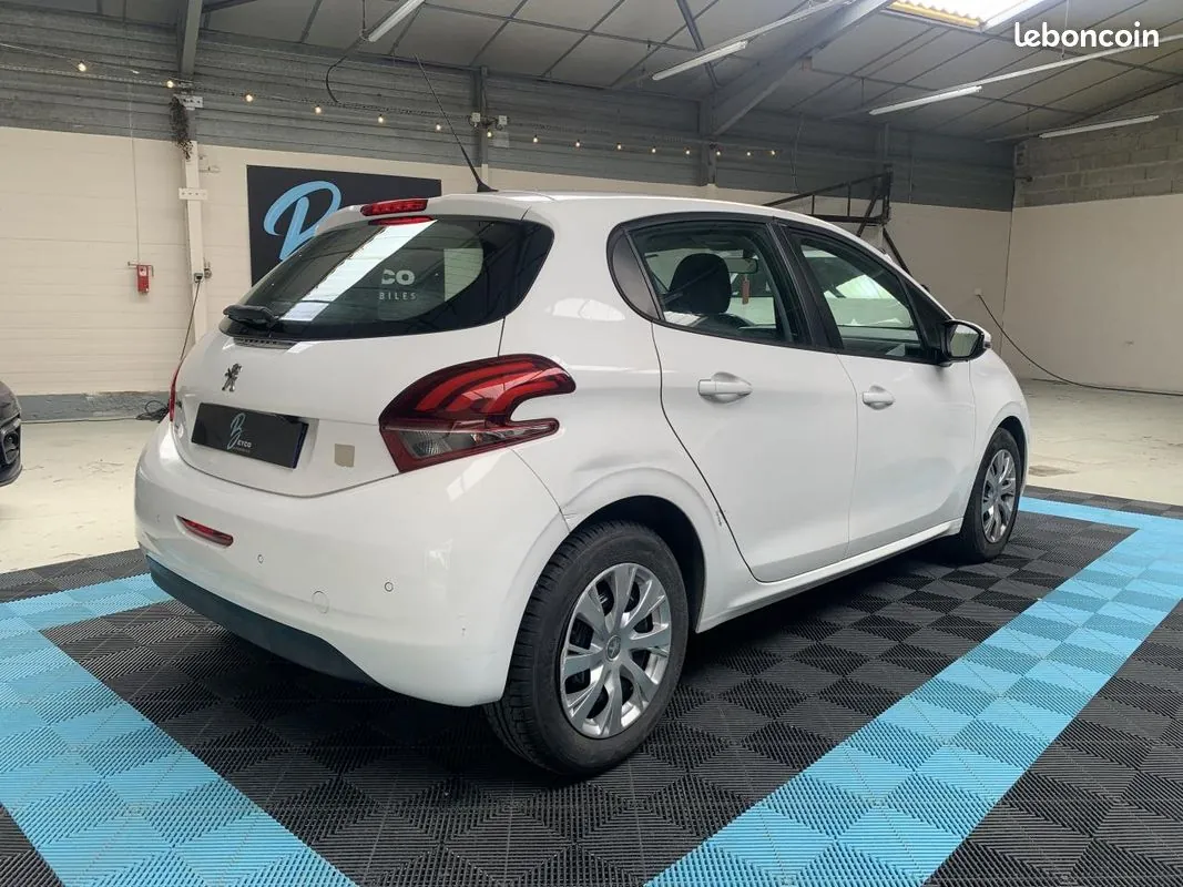 Peugeot 208 2018 photo 5