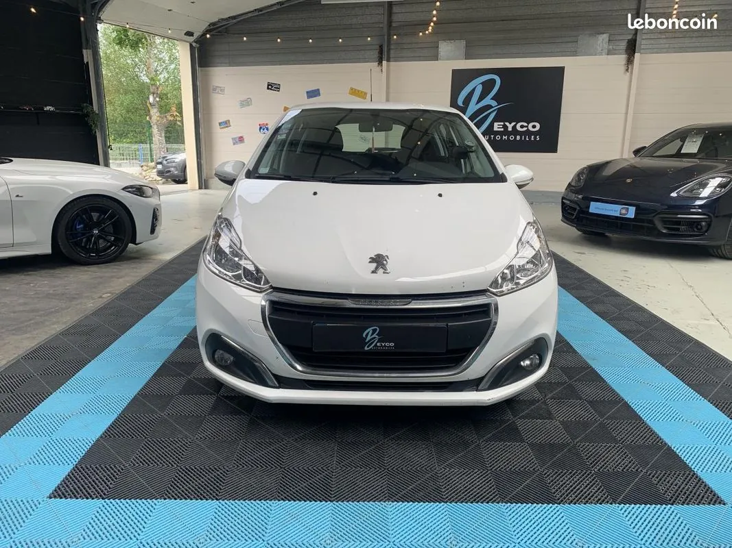 Peugeot 208 2018 photo 2
