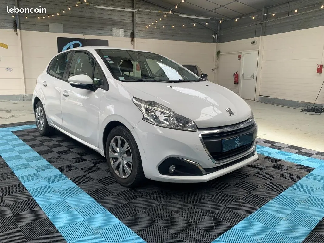 Peugeot 208 2018 photo 3