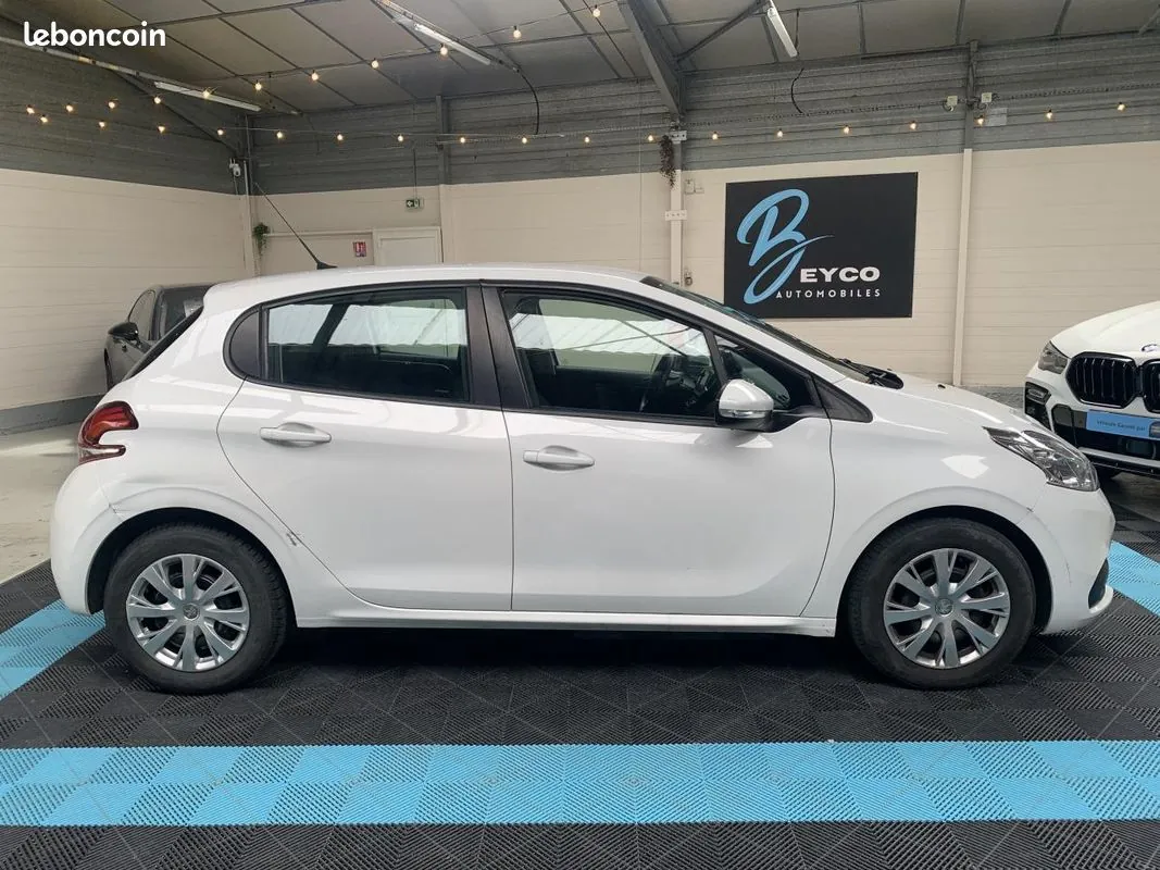 Peugeot 208 2018 photo 4