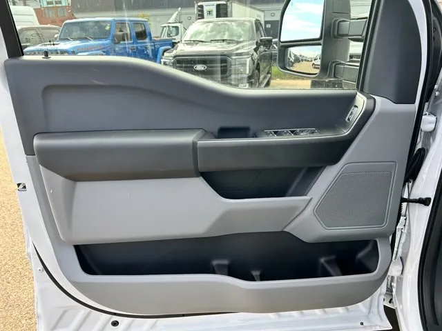 Ford Super Duty F-350 2026 photo 5