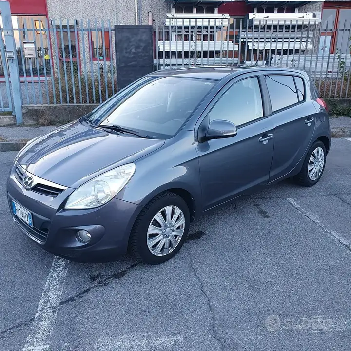 Hyundai I20 2011 photo 2