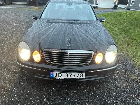 Mercedes-Benz E 200 2004 photo 2