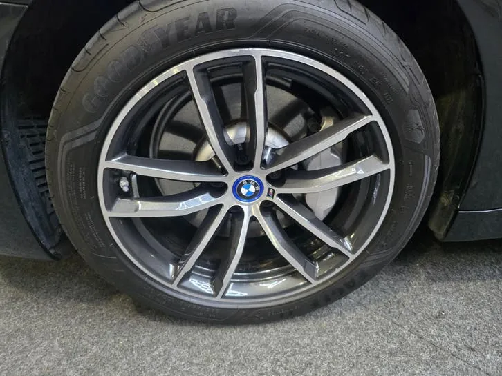 BMW 5 Series 2023 photo 2