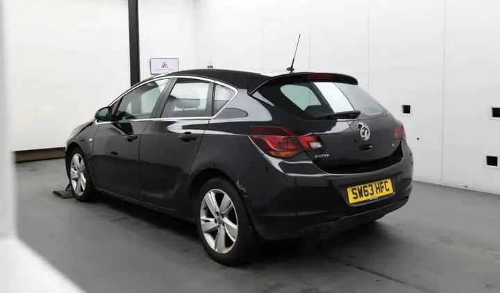 Vauxhall Astra 2013 photo 4