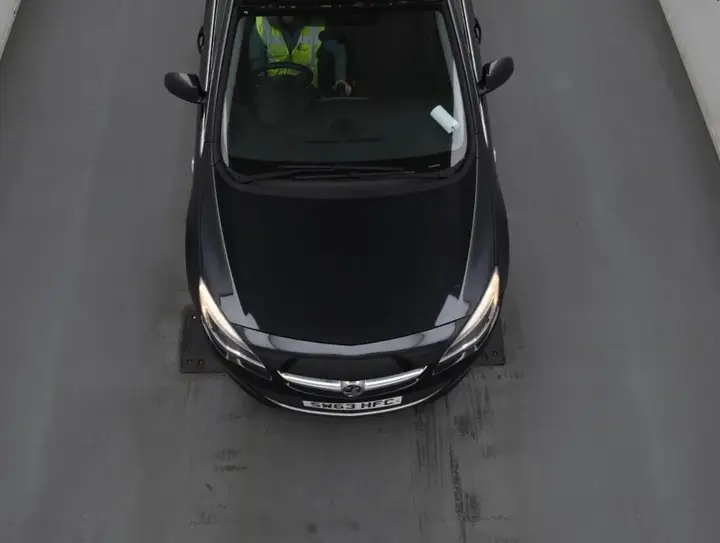 Vauxhall Astra 2013 photo 3