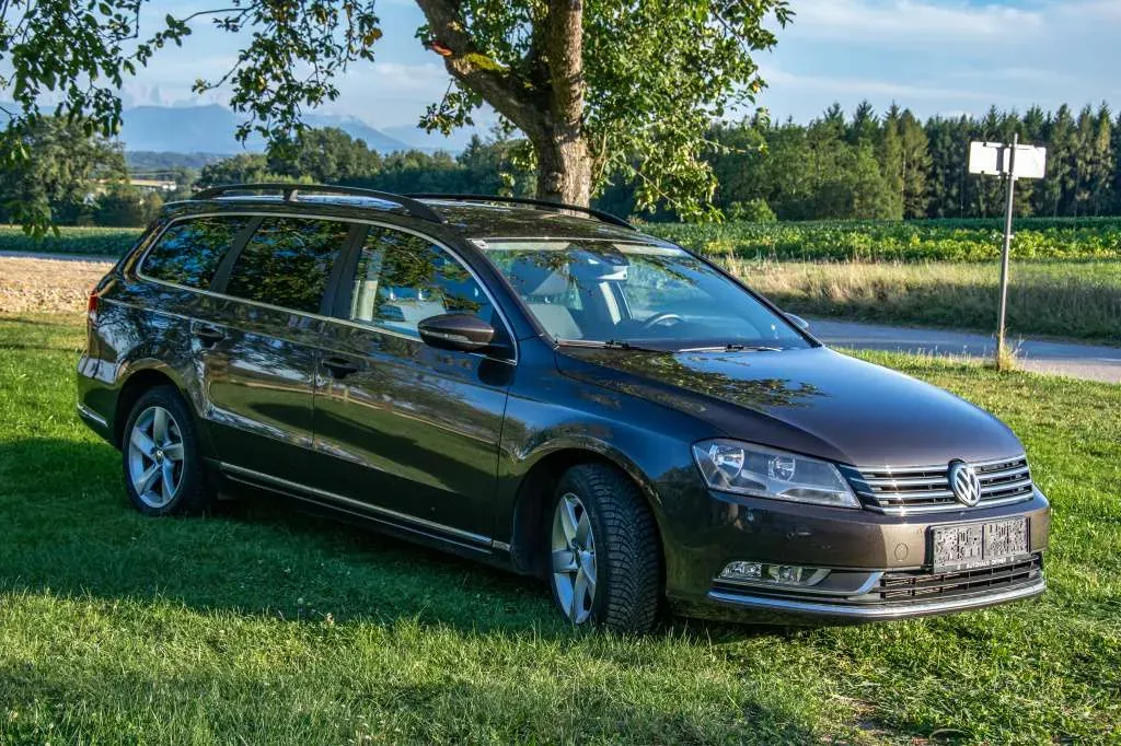 Volkswagen Passat 2012 photo 2