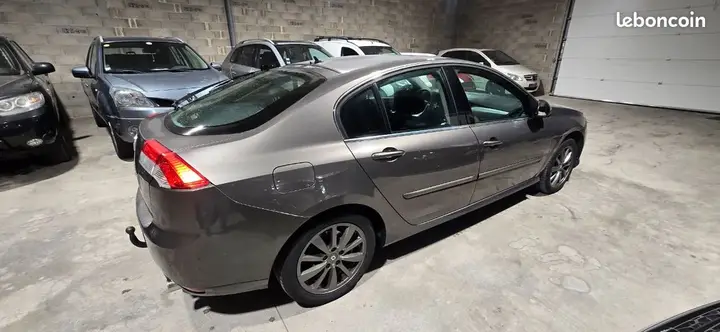Renault Laguna 2011 photo 4