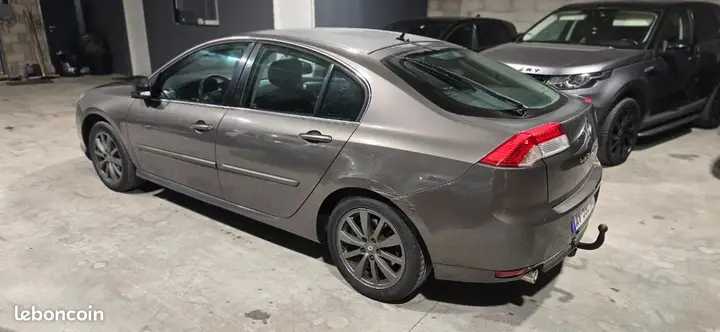 Renault Laguna 2011 photo 3