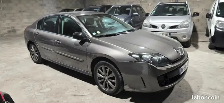 Renault Laguna 2011 photo 2