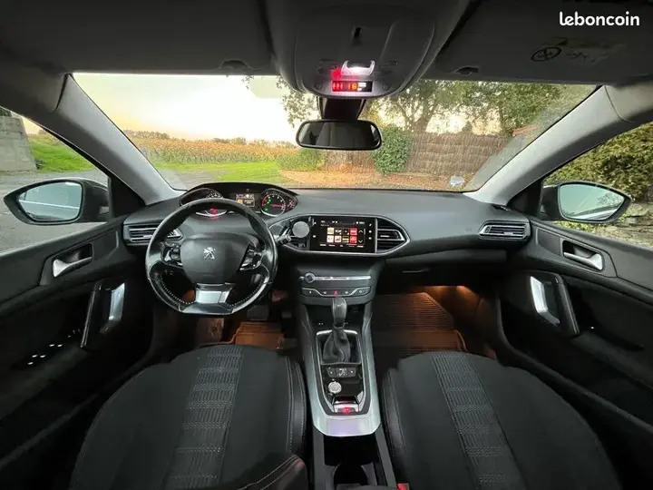Peugeot 308 2018 photo 3