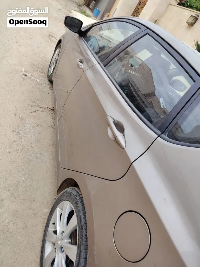Hyundai Accent 2012 photo 4