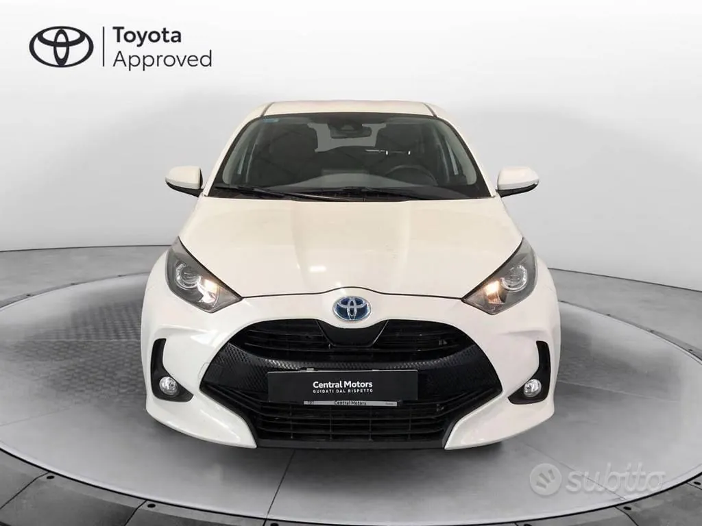 Toyota Yaris 2022 photo 2