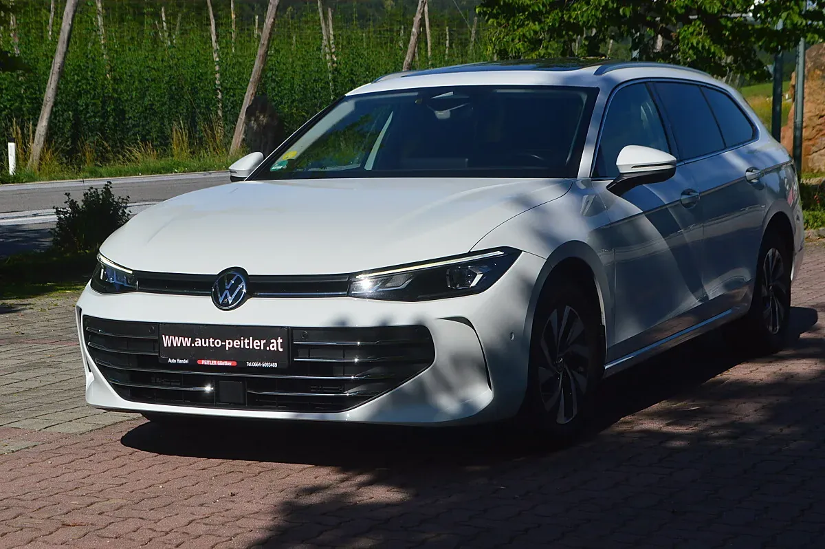 Volkswagen Passat 2024 photo 2