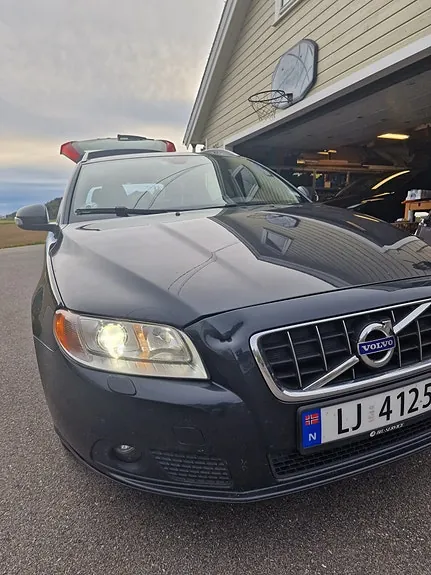 Volvo V70 2011 photo 2