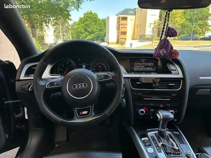 Audi A5 2012 photo 2
