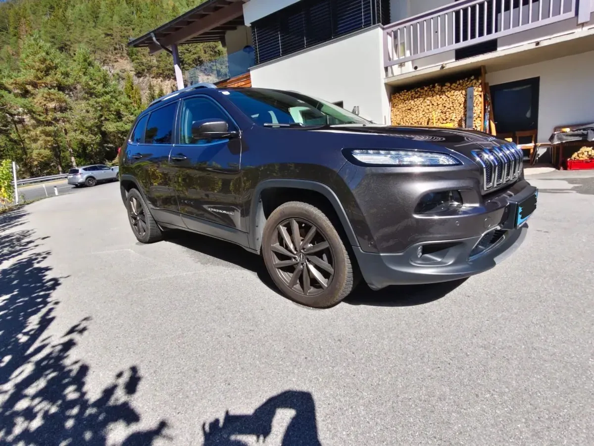 Jeep Cherokee 2018 photo 2