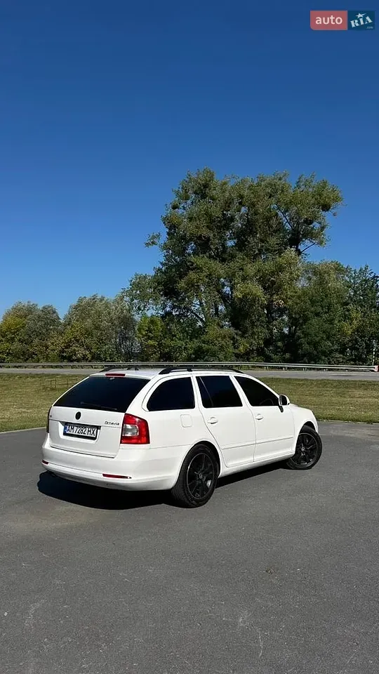 Skoda Octavia 2010 photo 3