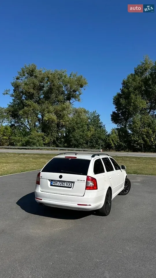 Skoda Octavia 2010 photo 4