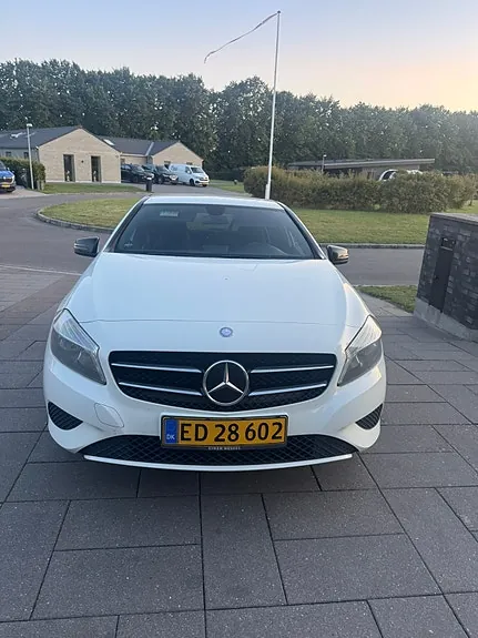 Mercedes-Benz A180 2014 photo 2