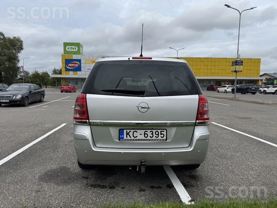 Opel Zafira 2010 photo 3