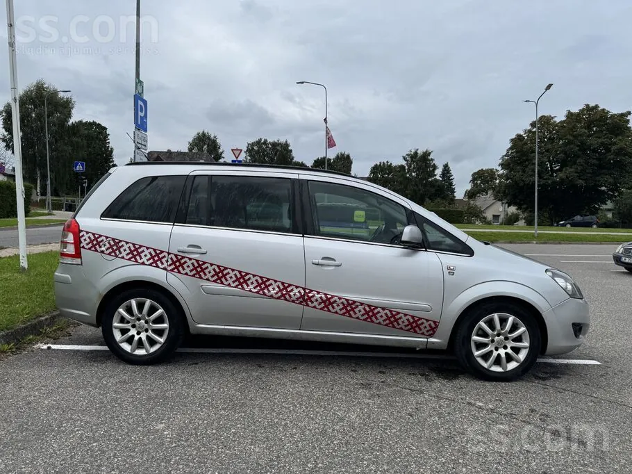 Opel Zafira 2010 photo 4