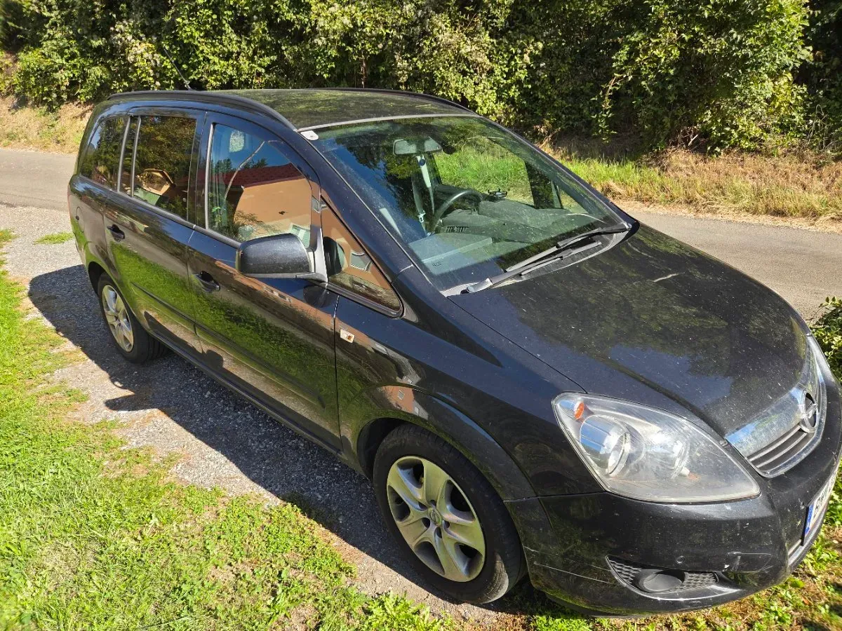 Opel Zafira 2013 photo 2