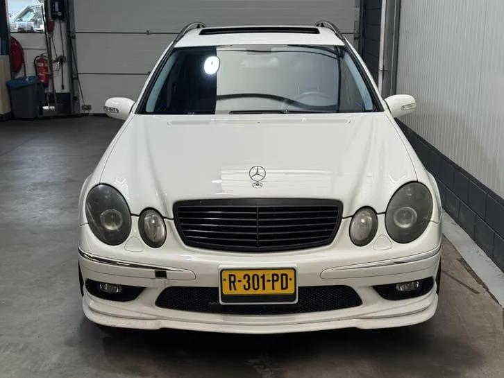 Mercedes-Benz E-Class 2004 photo 2