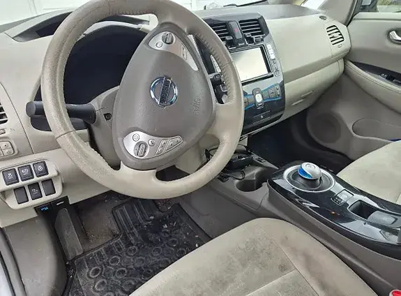 Nissan Leaf 2013 photo 2