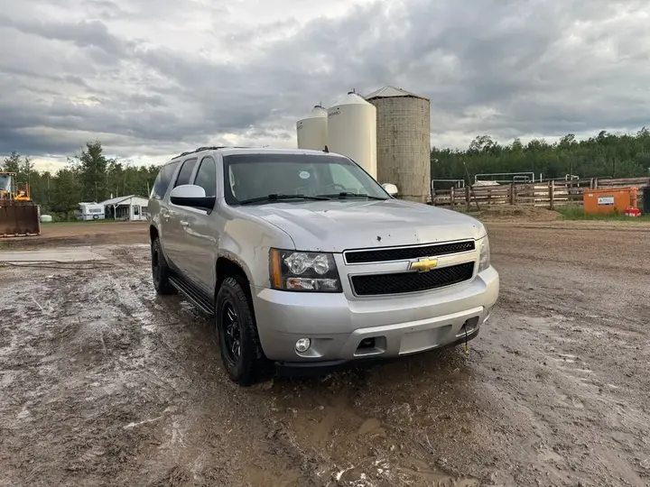Chevrolet Suburban 2011 photo 5