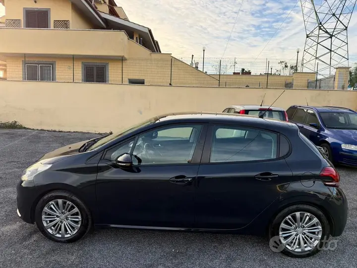 Peugeot 208 2018 photo 5