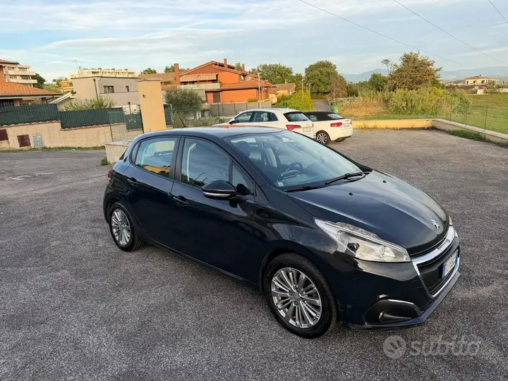 Peugeot 208 2018 photo 2