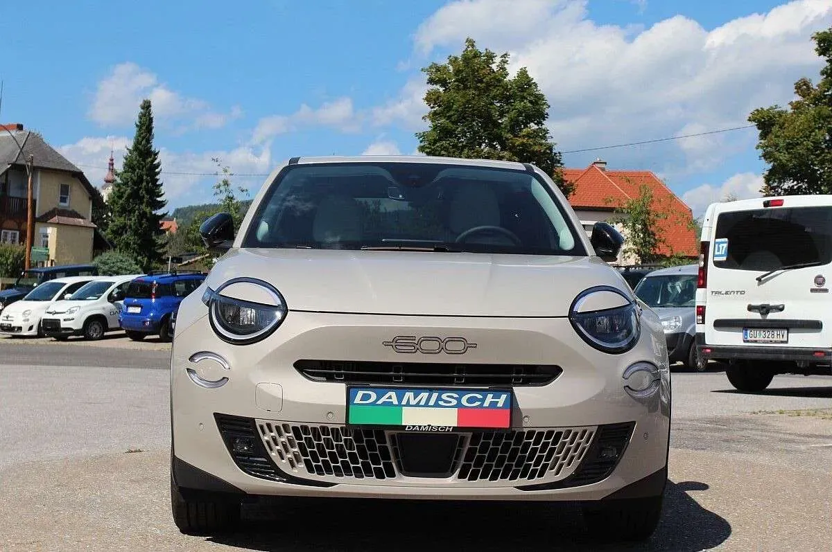Fiat 600 Hybrid La Prima 2025 photo 2