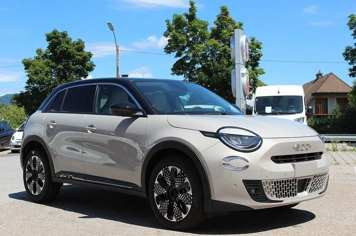 Fiat 600 Hybrid La Prima 2025 photo 3