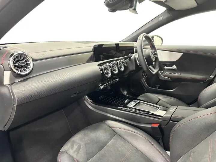 Mercedes-Benz Cla 2026 photo 3