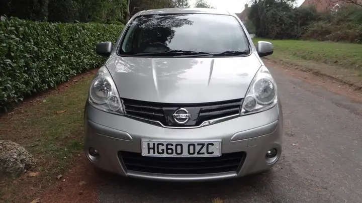 Nissan Note 2010 photo 3