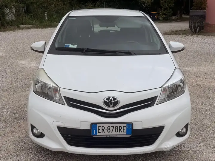Toyota Yaris 2013 photo 5