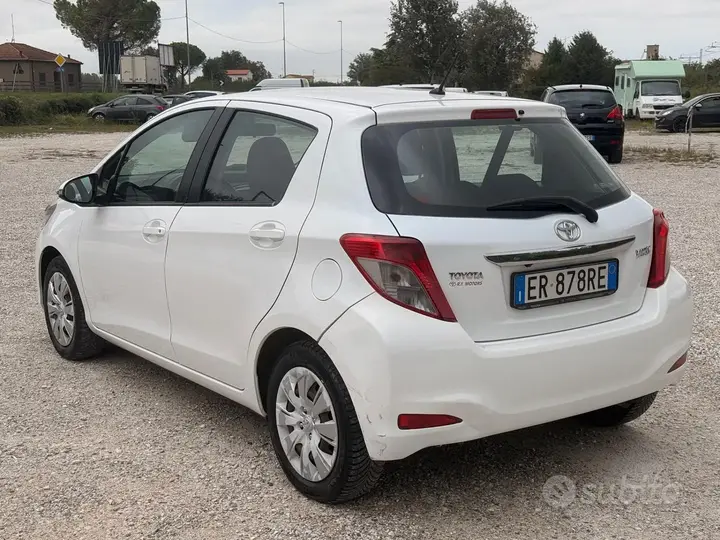Toyota Yaris 2013 photo 3