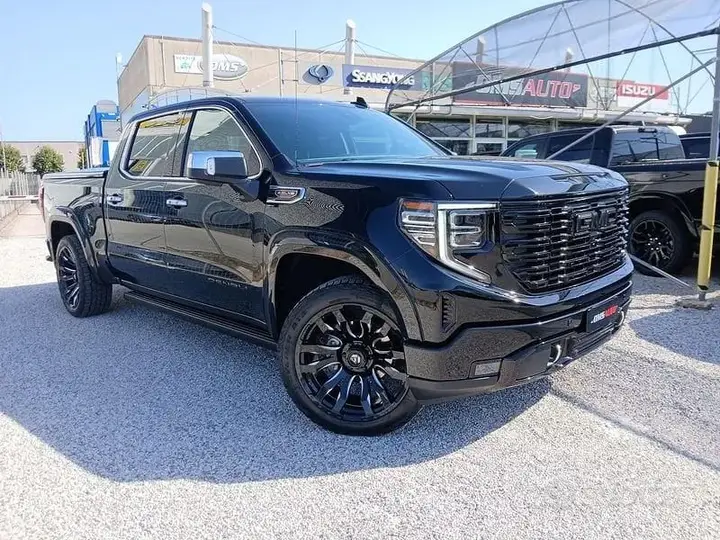 GMC Sierra photo 2