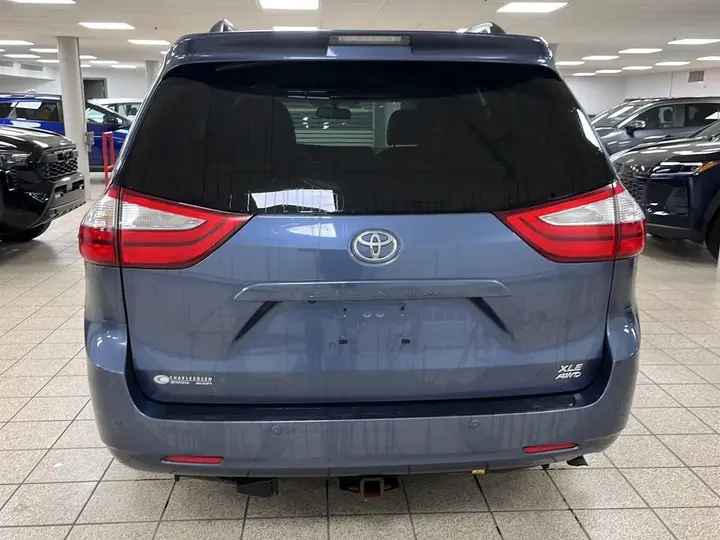 Toyota Sienna 2015 photo 5
