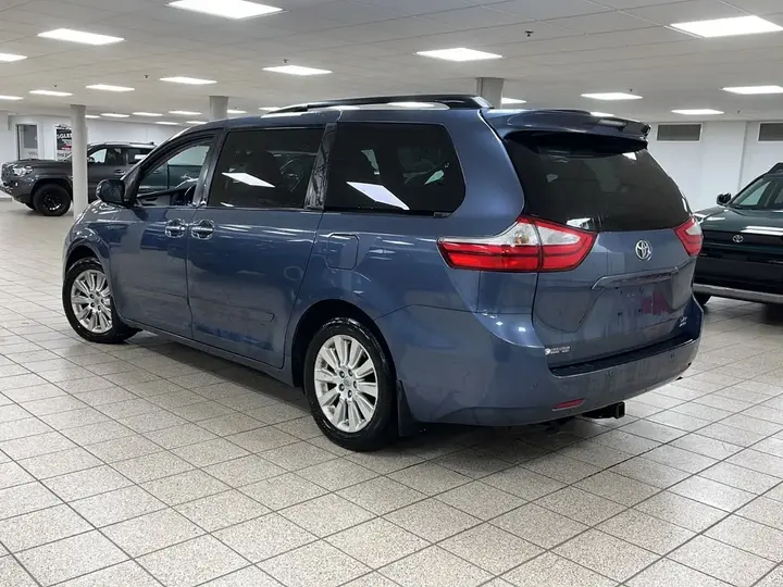 Toyota Sienna 2015 photo 4