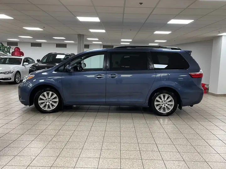 Toyota Sienna 2015 photo 3